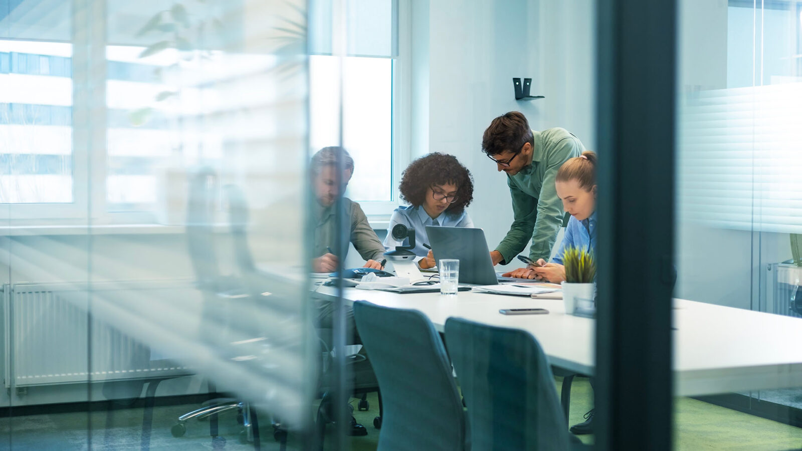 office meeting-2595865041-crop1
